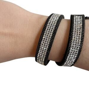 YIK Fung Black Genuine Leather Sparkly Crystal Snap Closure Wrap Bracelet